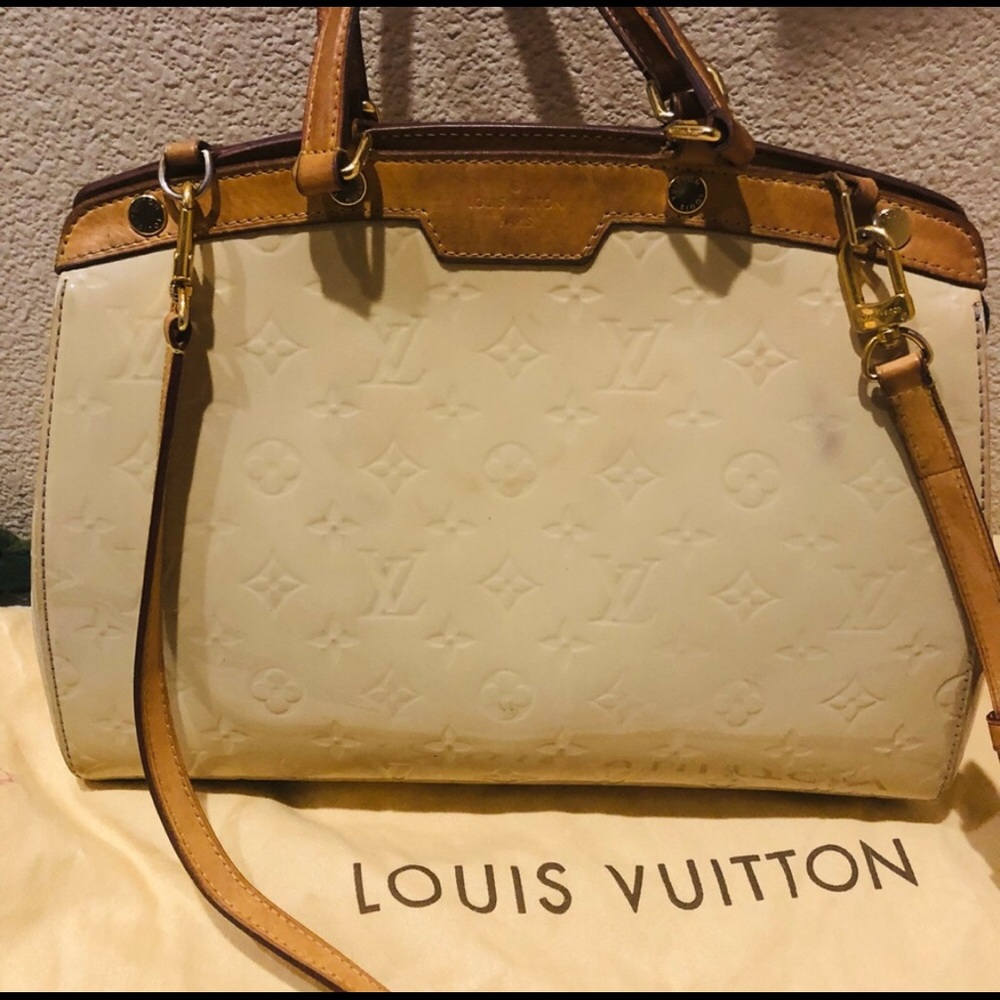 Authentic Cream Vernis BREA Louis Vuitton Handbag